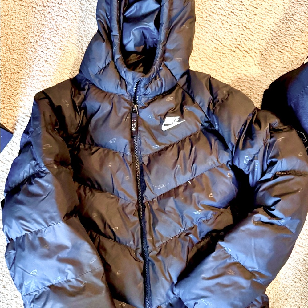 Nike Black Puffer Jacket with Quilted Design